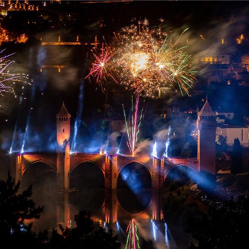 Feu d'artifice sur le pont Valentré